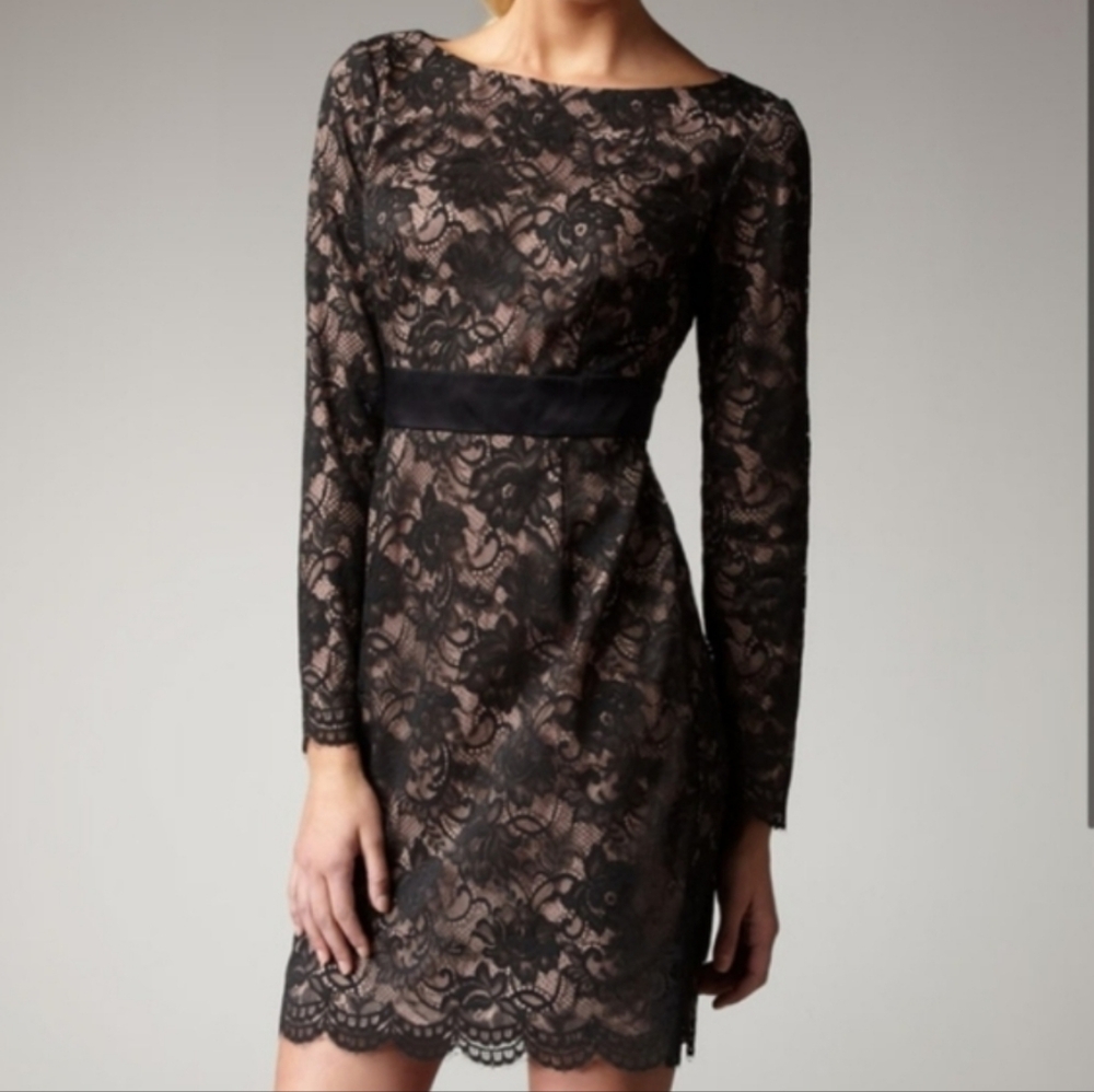 Trina Turk Dentelle Lace Dress Size 2 100% Silk Nude Lining & Black Lace Overlay